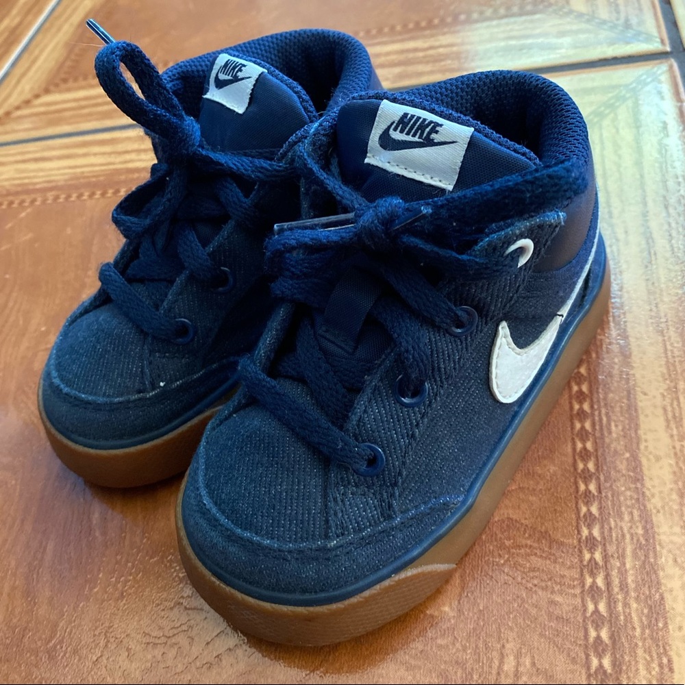 Nike Capri 3 Mid- toddler/small child size 6c - Denim Blue. EXCELLENT CONDITION.